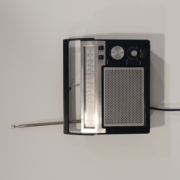Vintage Sony FM Radio - Picture 2 of 3